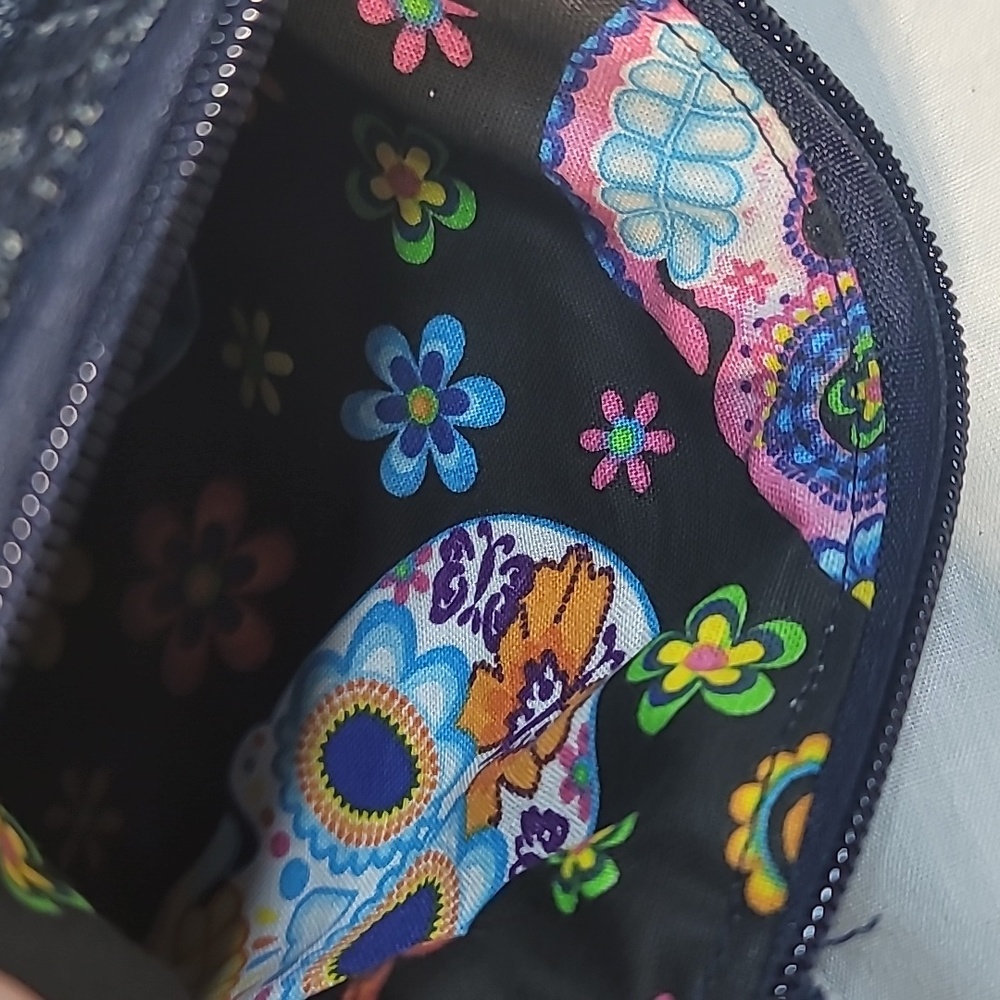 Denim cross body purse made from upcycled True Religion Jeans - Picture 5 of 5